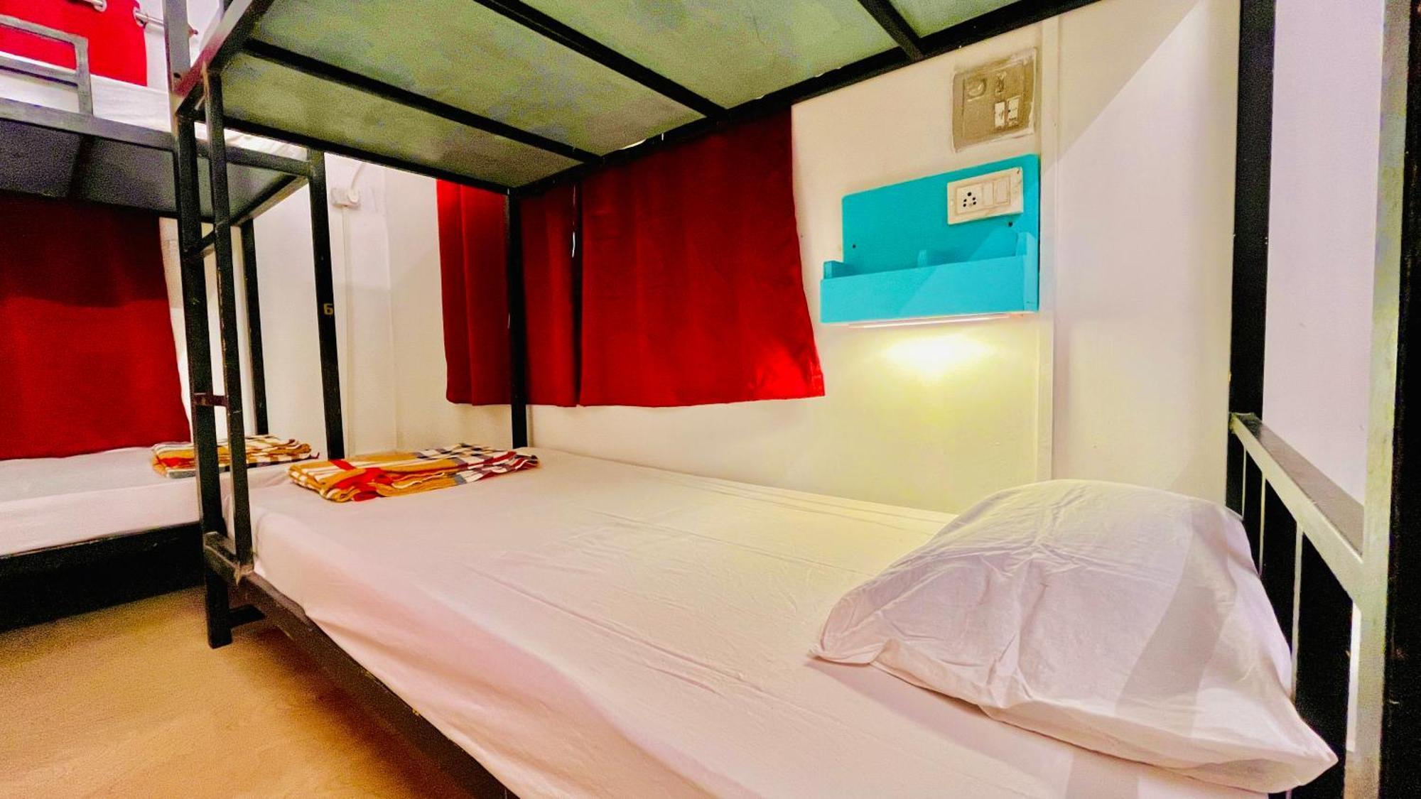 Mitra Hostel Арамбол Стая снимка