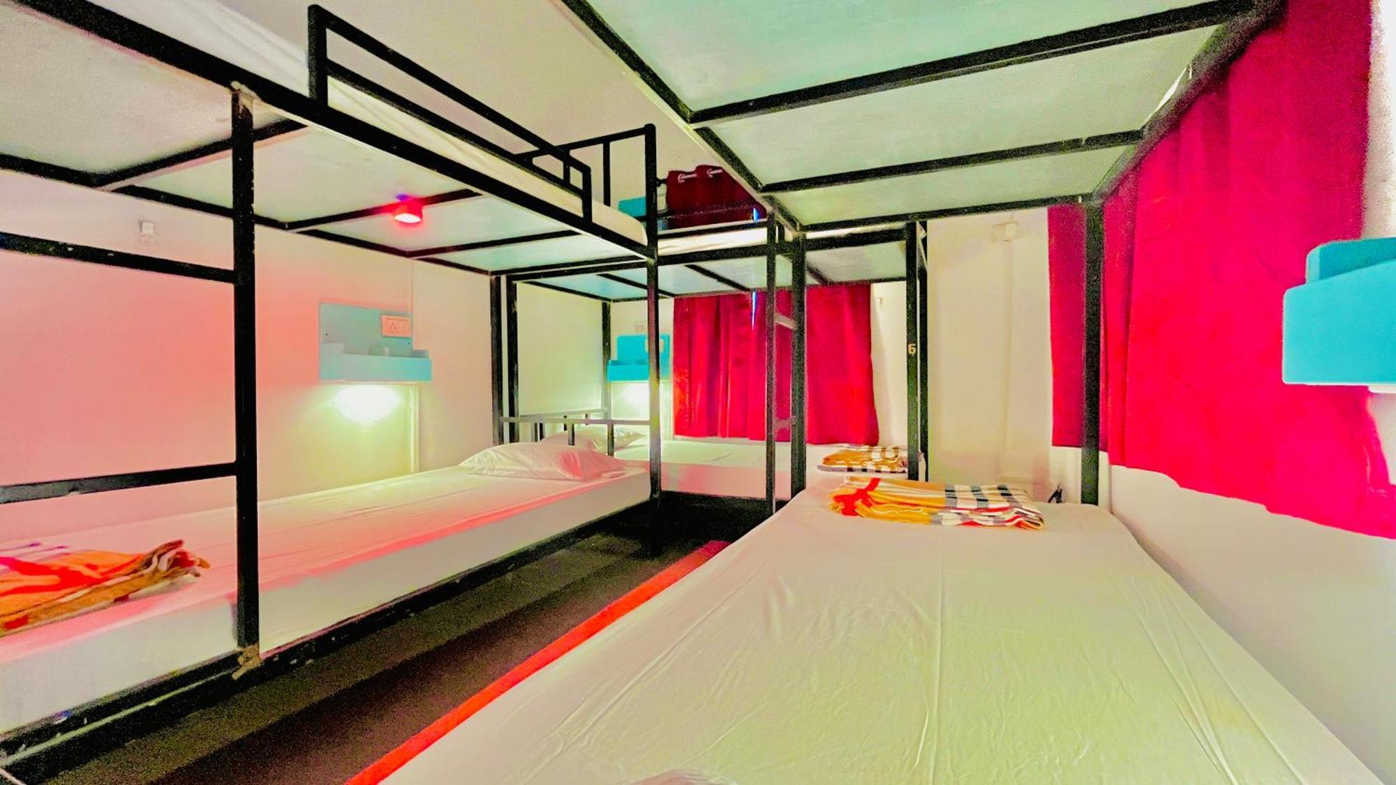Mitra Hostel Арамбол Стая снимка