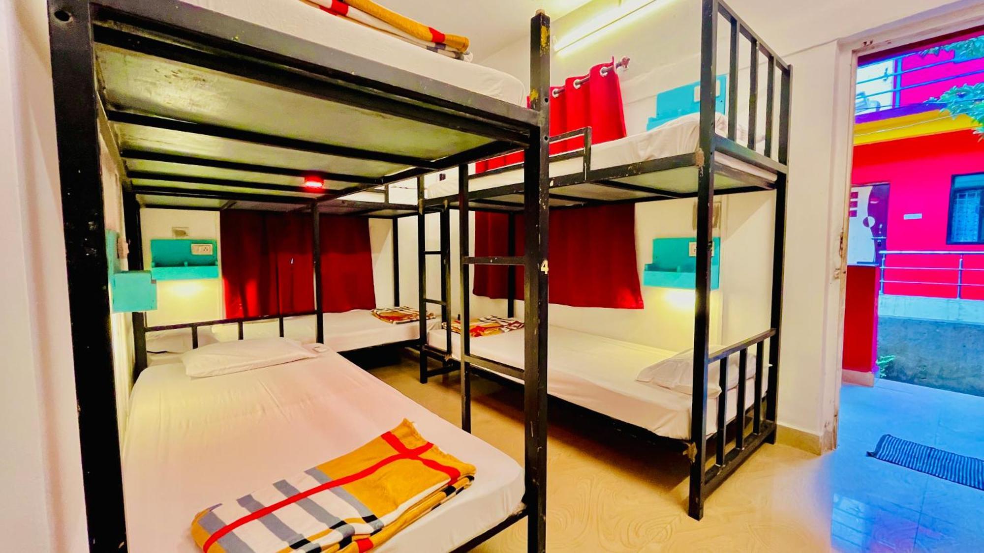 Mitra Hostel Арамбол Стая снимка