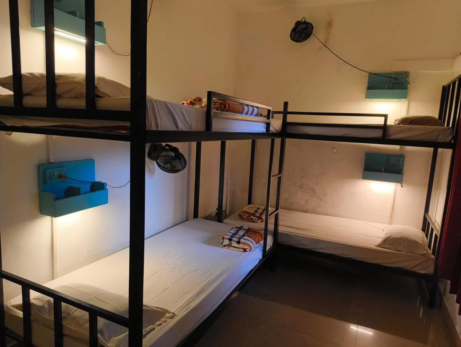 Mitra Hostel Арамбол Стая снимка