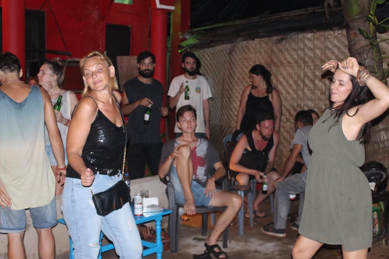 Mitra Hostel Арамбол Екстериор снимка